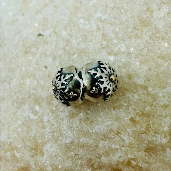 EUC Pandora 791232 Sterling Silver & 14k Gold Winter Wonderland Snowflake Clip